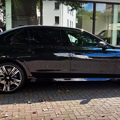 BMW 760i xDrive - Image 15